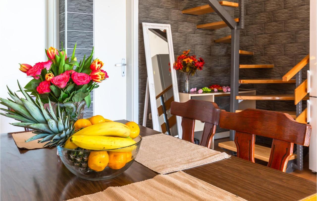 Lovely Home In Makarska With Wifi Exterior foto