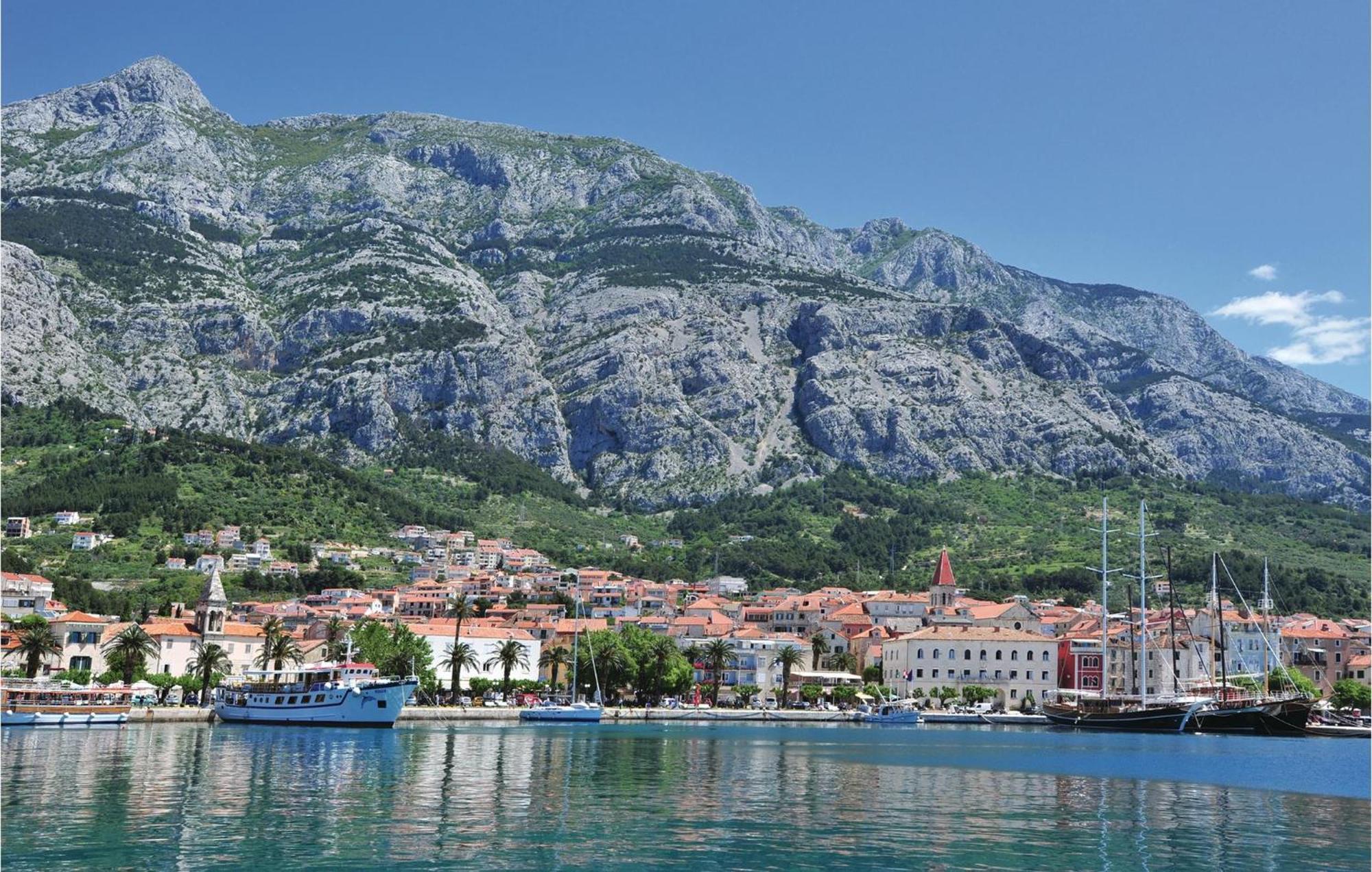 Lovely Home In Makarska With Wifi Exterior foto